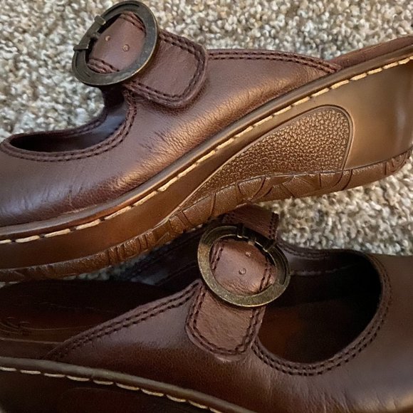 "Bare Traps" Brown Leather Slip on Clog size 6.5 NEW - Picture 8 of 9